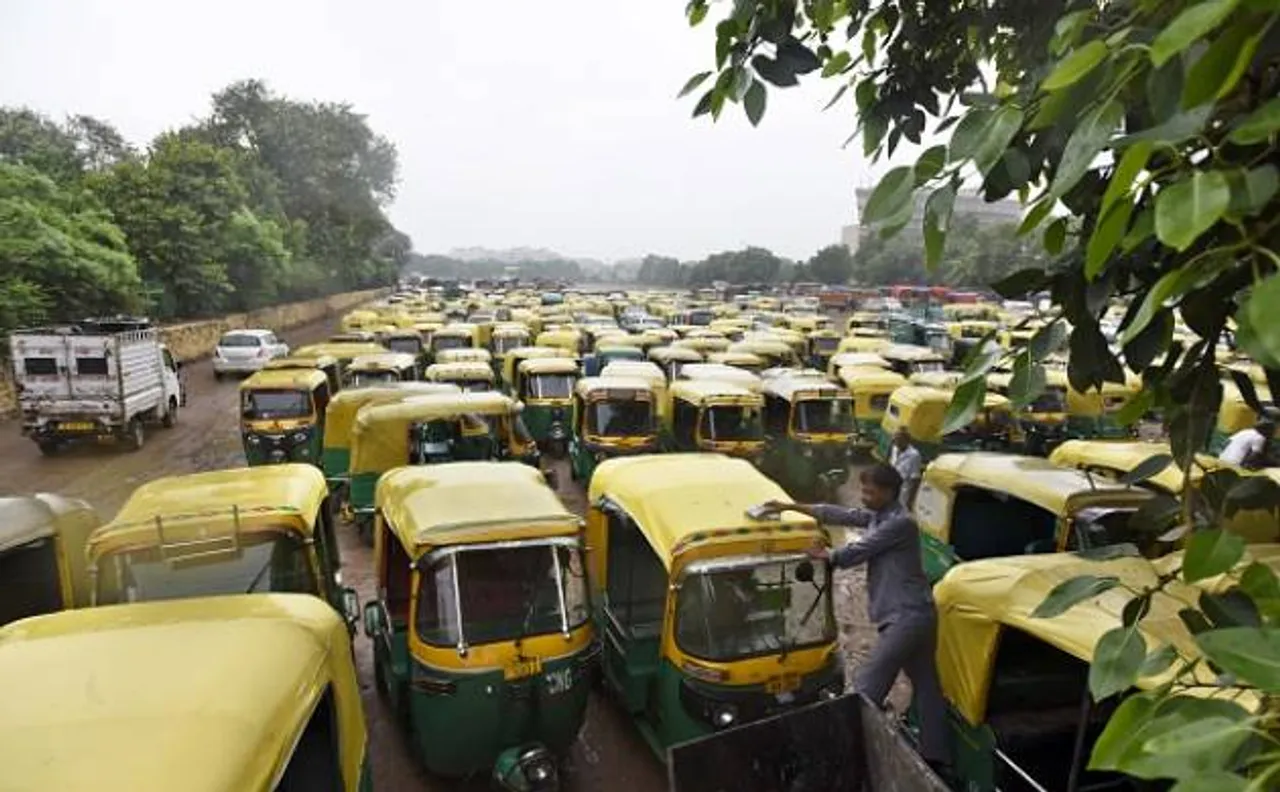 Delhi High Court asks AAP government to fresh auto rickshaw permits by March 31