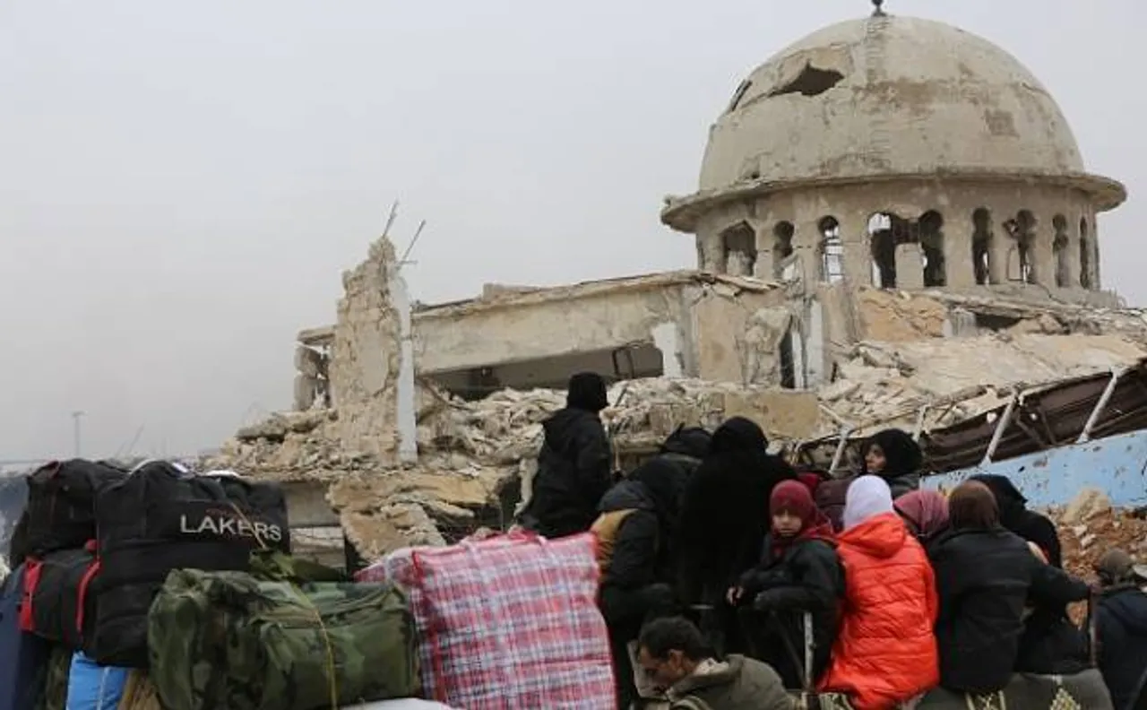 Syria crisis: More than 1,000 people leave rebel-held Aleppo pocket in new evacuation