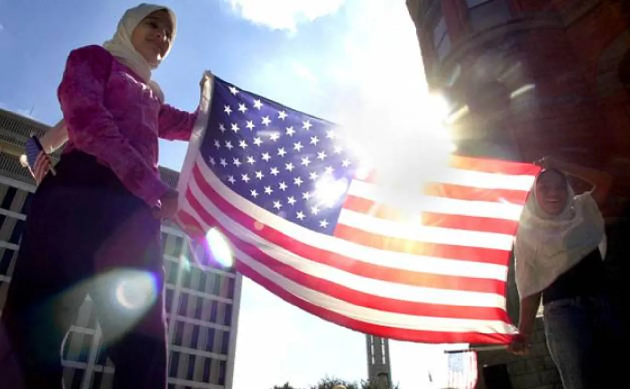 US man throws black coffee on Muslim woman, calls her terrorist, threatens to kill her