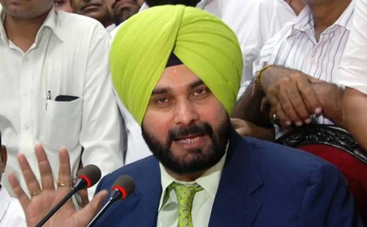 Punjab Polls 2017: Sidhu meets Rahul Gandhi for 45 mins, may join Congress soon 