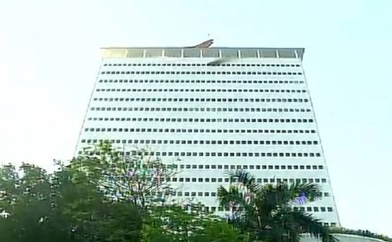 Fire breaks at Air India building near Nariman point Mumbai, eight firetenders rushed 
