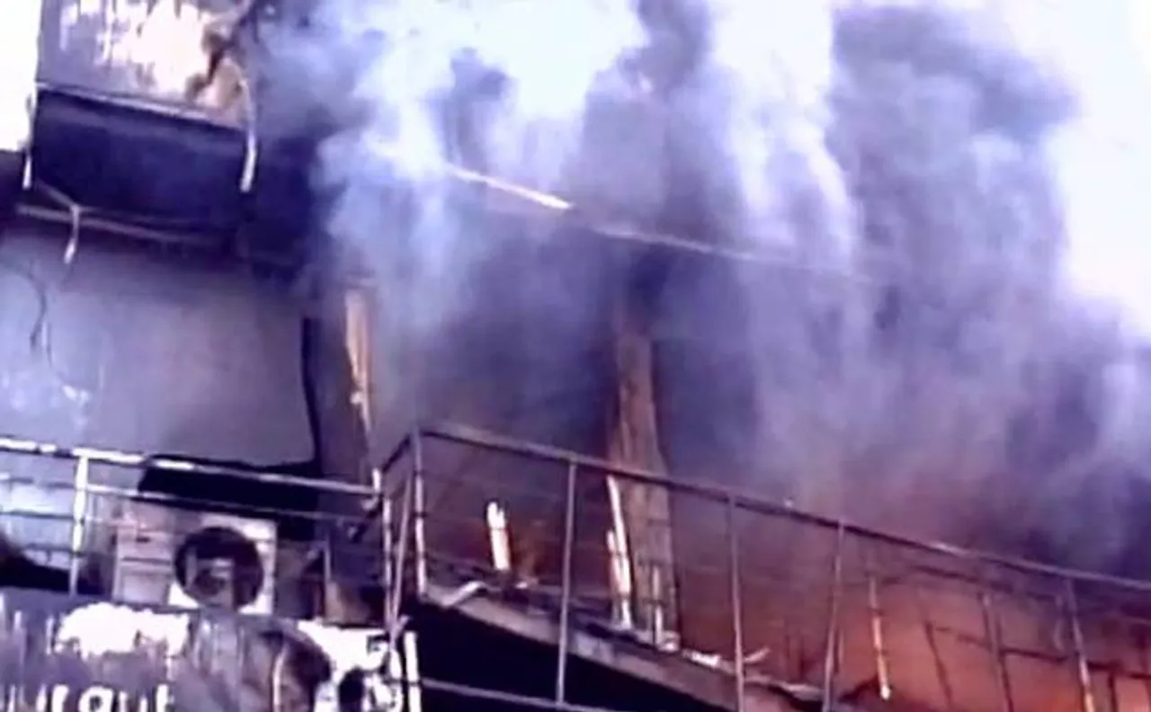 Watch Video | Fire breaks out at a hotel in Maharashtra's Gondia, at least 7 killed