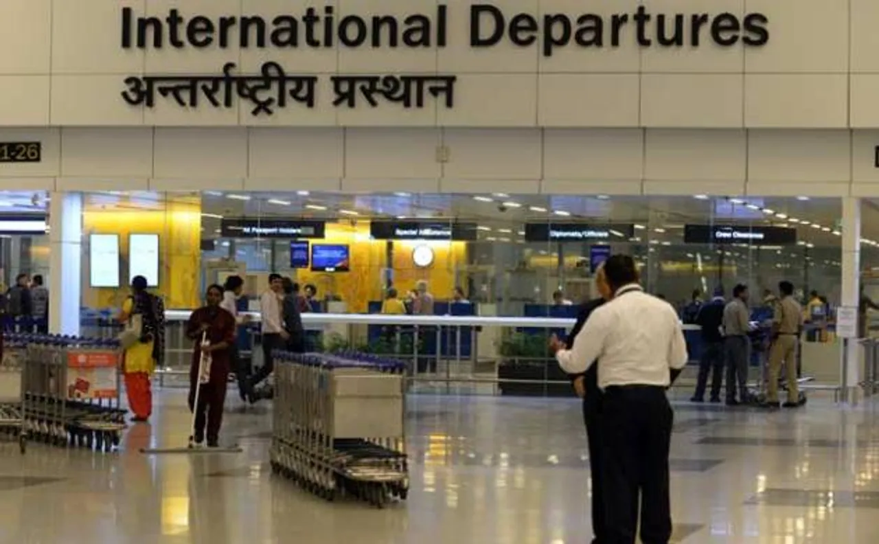 Foreign national with about Rs 54 L in new notes intercepted at IGIA