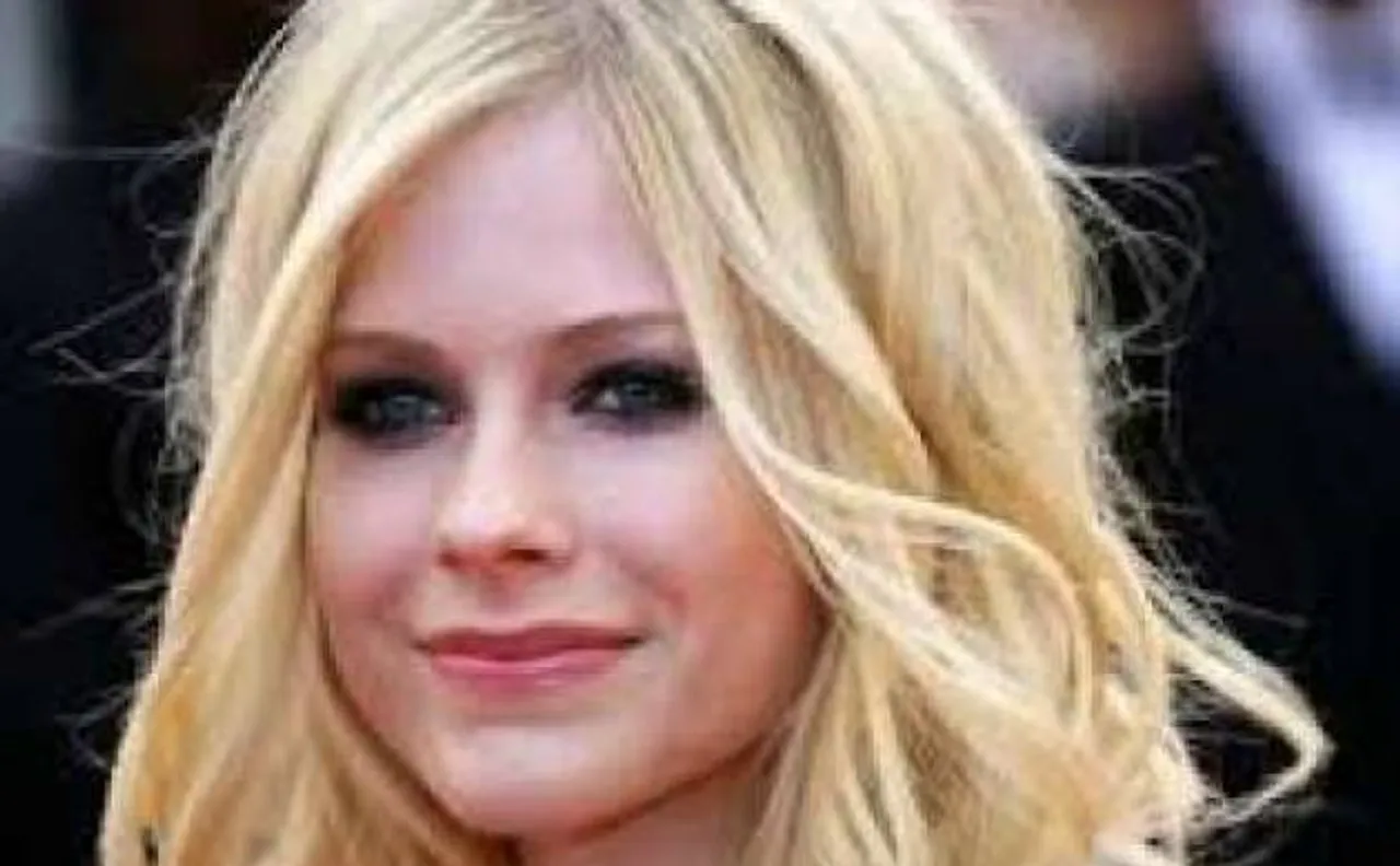 Avril Lavigne lashes out at Mark Zuckerberg for bullying Nickelback
