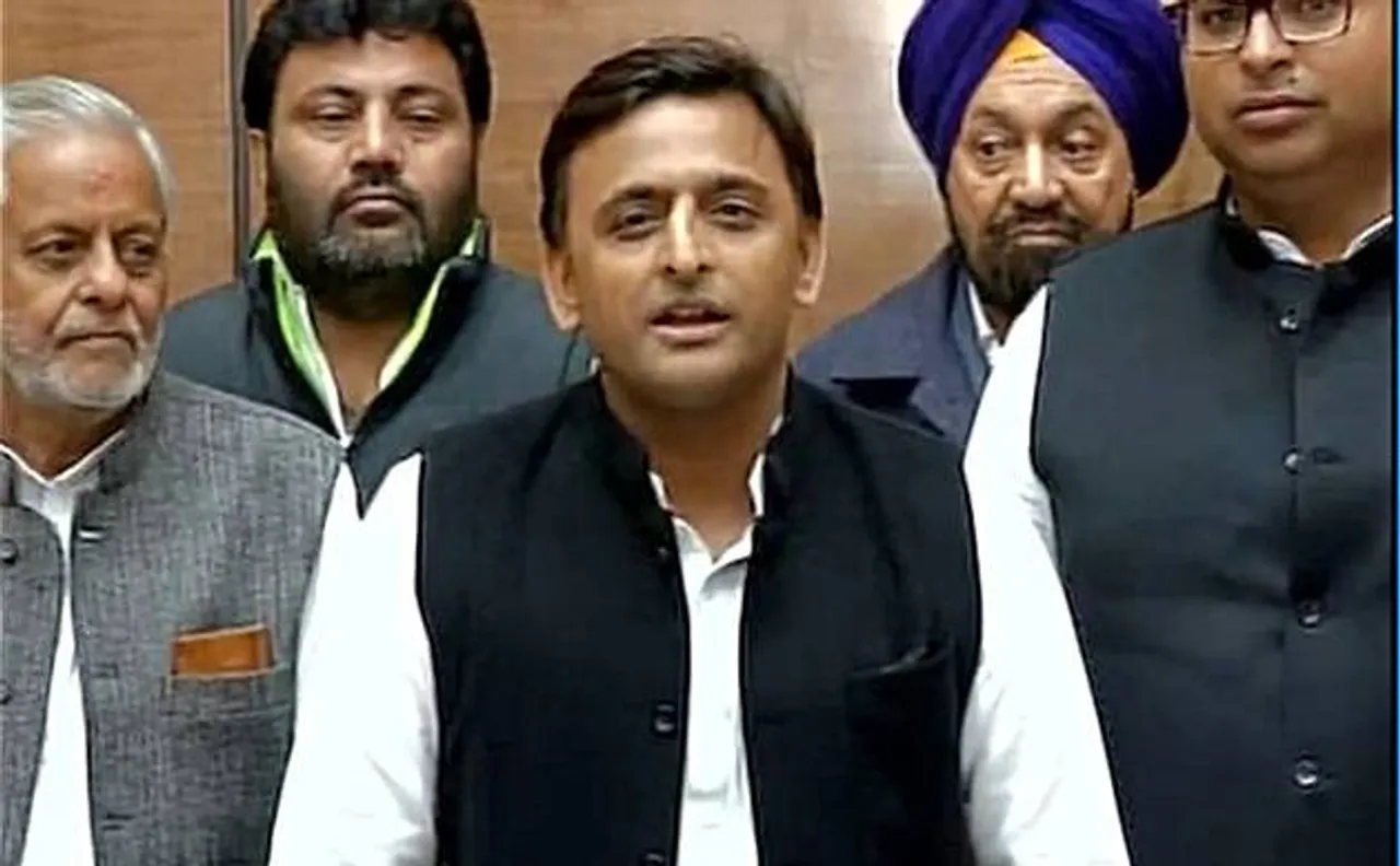 UP Polls 2017: Akhilesh Yadav meets first-time MLAs to gauge people's aspiration