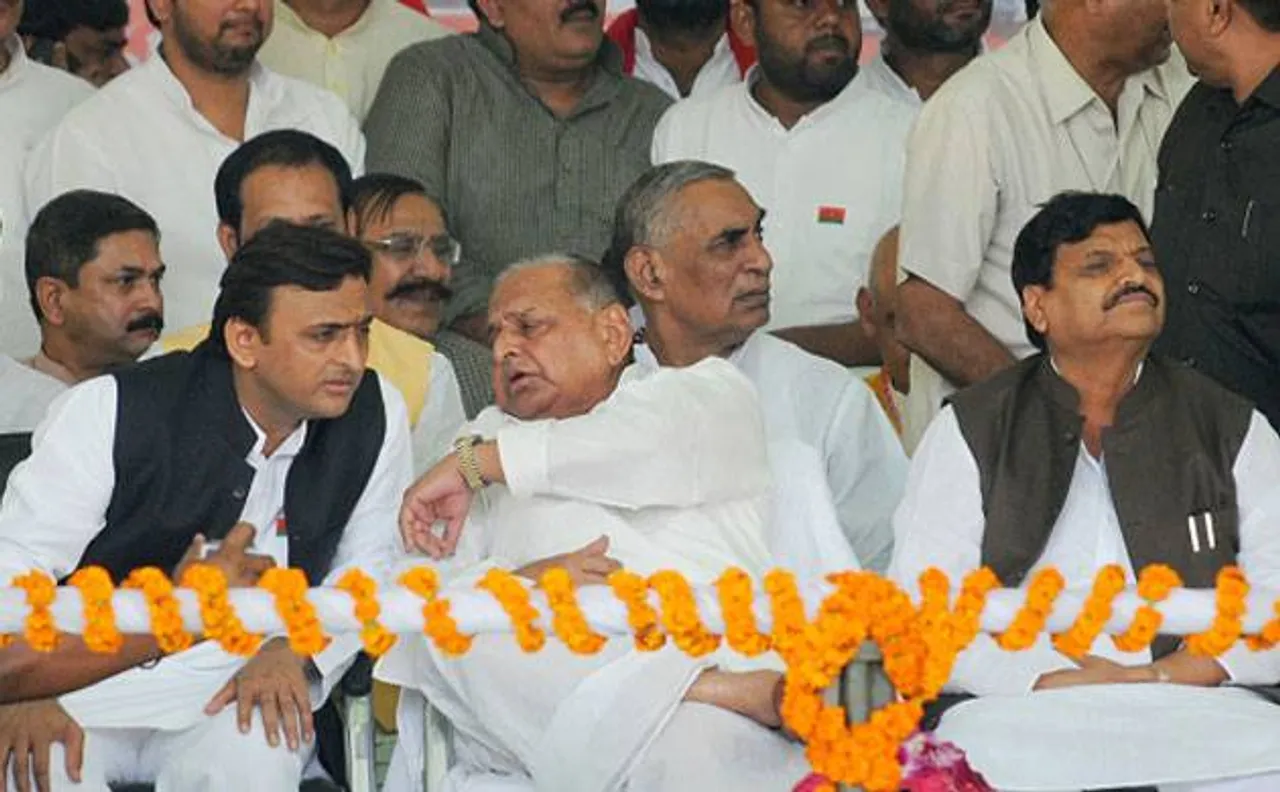 UP polls: Akhilesh sends list of candidates for 403 assembly seats to Mulayam; Shivpal expresses displeasure 