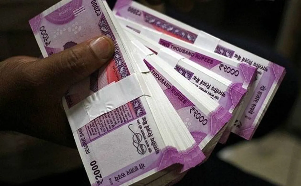 Demonetisation: Counterfeit currency of new Rs 2,000 and Rs 500 notes with face value of Rs 26.10 lakh seized; 2 held