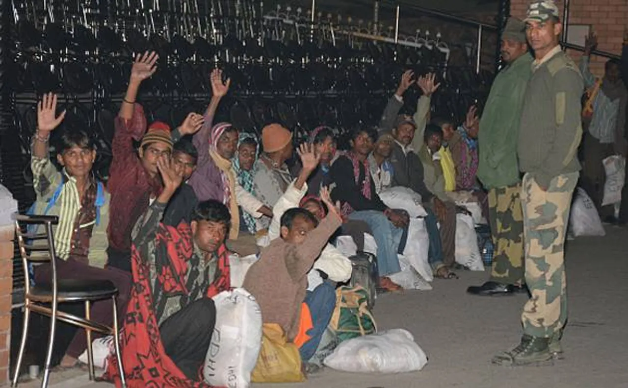 Gujarat government's fisheries department takes custody of 220 Indian fishermen released by Pakistan