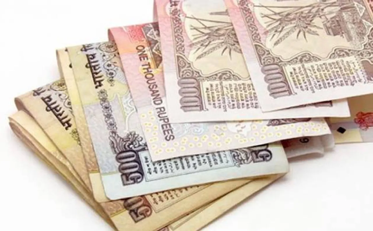 Modi Cabinet approves ordinance to penalise people holding junked Rs 500, Rs 1,000 notes | Top Highlights