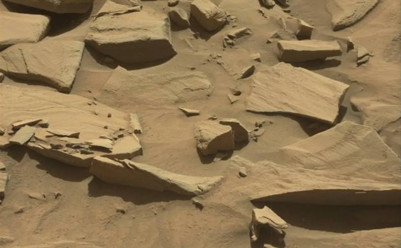 Watch Video: NASA's martin rover discovers a large spoon on Mars, probably left over from a lost civilisation