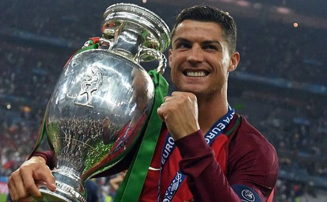 Cristiano Ronaldo, Santos sweep top prizes at Globe Soccer Awards