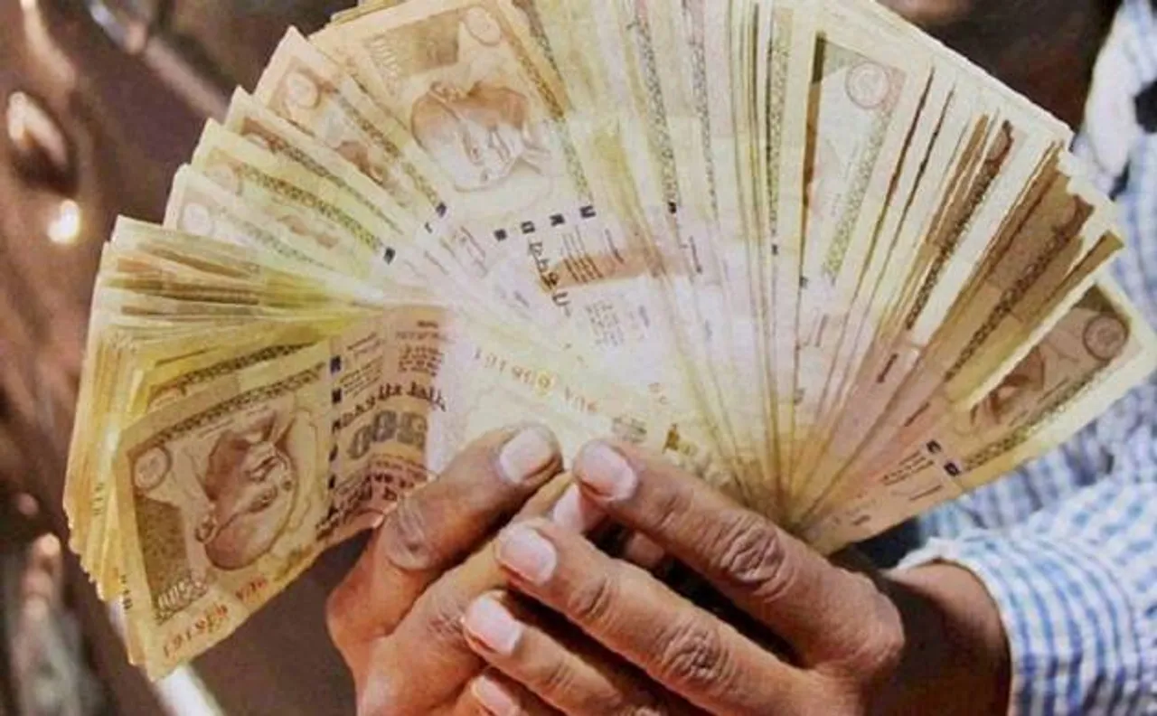 Demonetisation: Union Cabinet approves ordinance to penalise people holding junked Rs 500, 1,000 notes after Dec 30