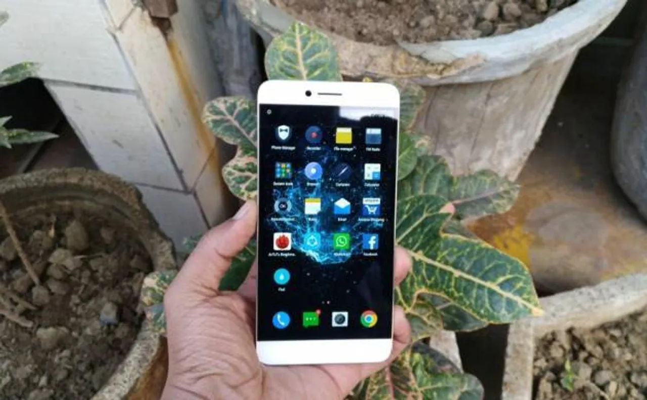 New Delhi: Minor boy posed as beggar, snatches iPhone from Brazilian couple outside Akshardham Temple