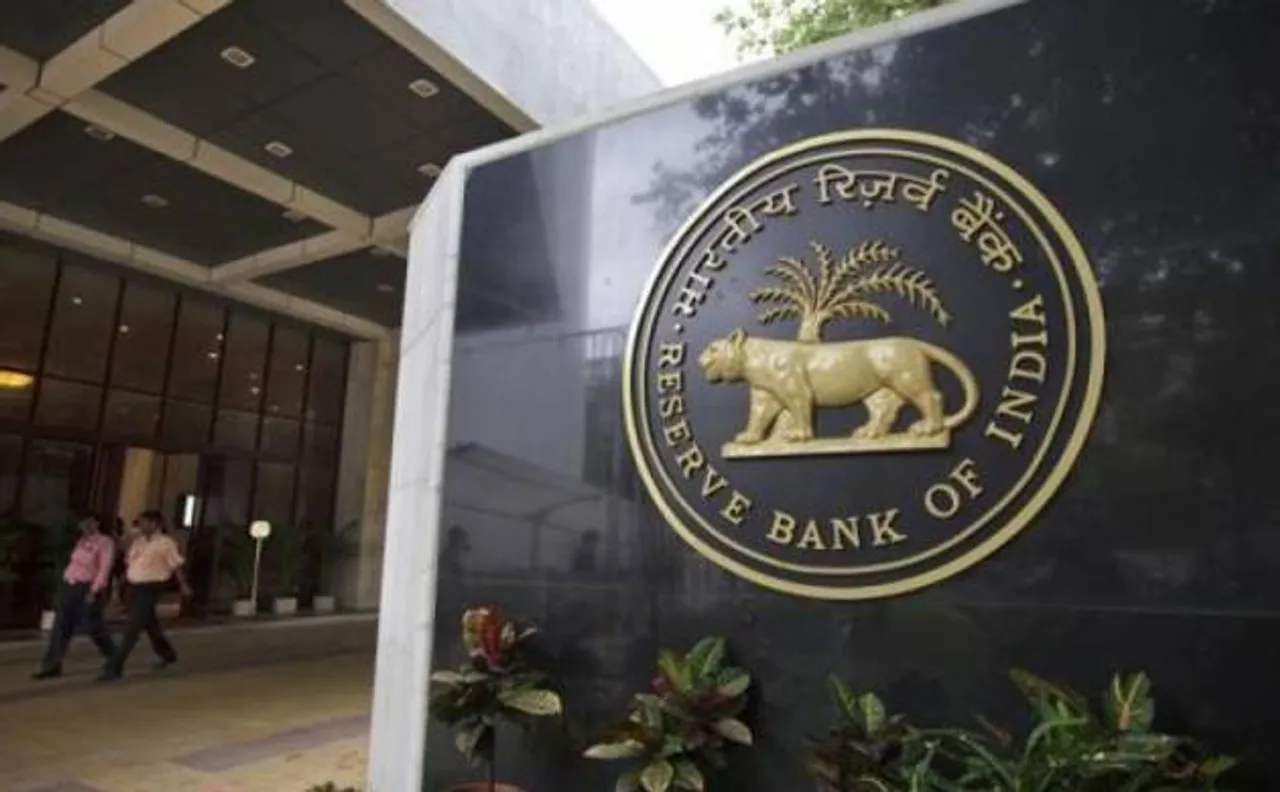 Daily limit of withdrawal from ATMs increased from Rs 2,500 to Rs 4,500 per day from January 1