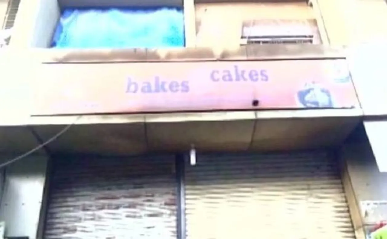 Six killed after fire breaks out at 'Bakes and Cakes' bakery in Pune 