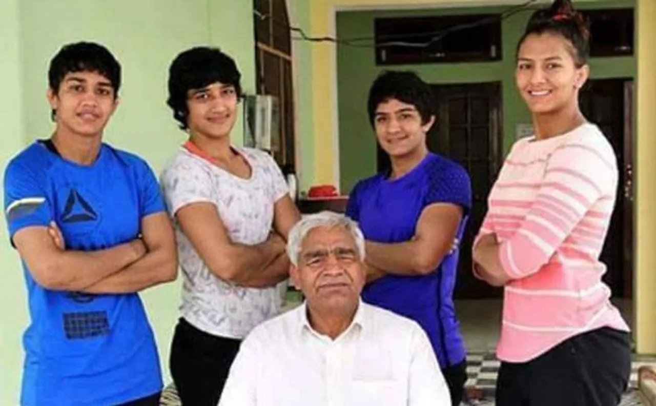 'Mhaari Choriyaan Kya Choron Se Kam Hain Ke': Mahavir Singh Phogat repeats Aamir's dialogue from 'Dangal'