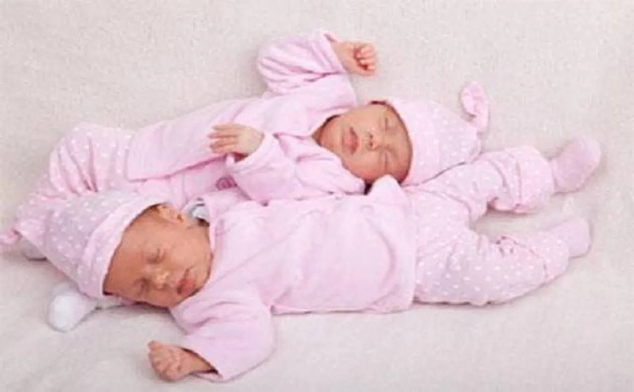 Woman gives birth to twin girls in two different years in US