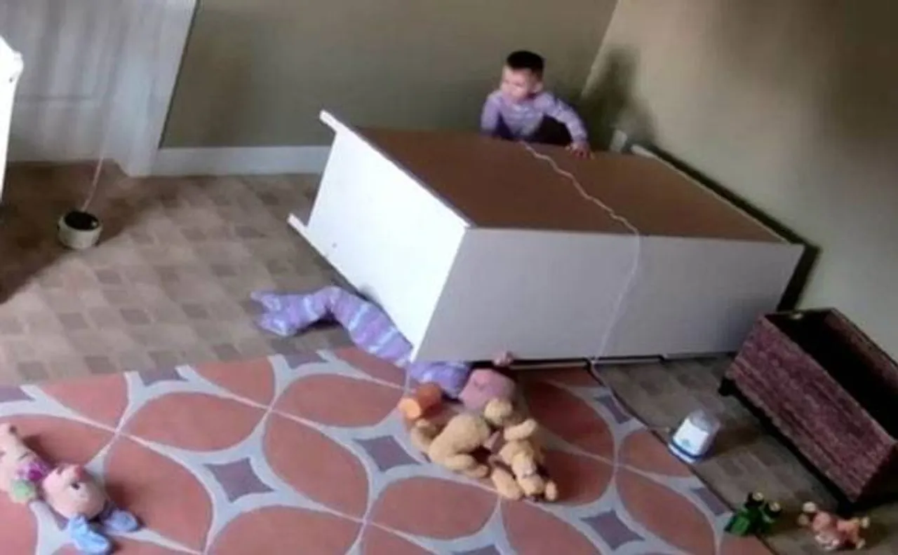 Watch: Toddler 'miraculously' saves twin broher from being crushed under fallen dresser