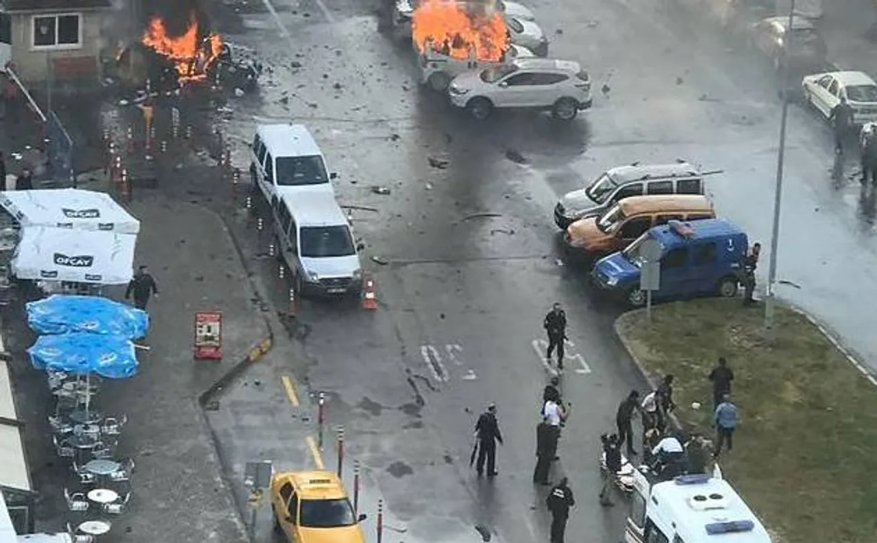 Four dead after car bombing and shootout in Turkey