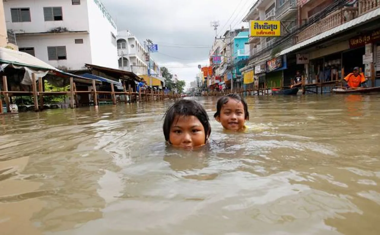 Torrential rains submerge Thai south; 12 dead