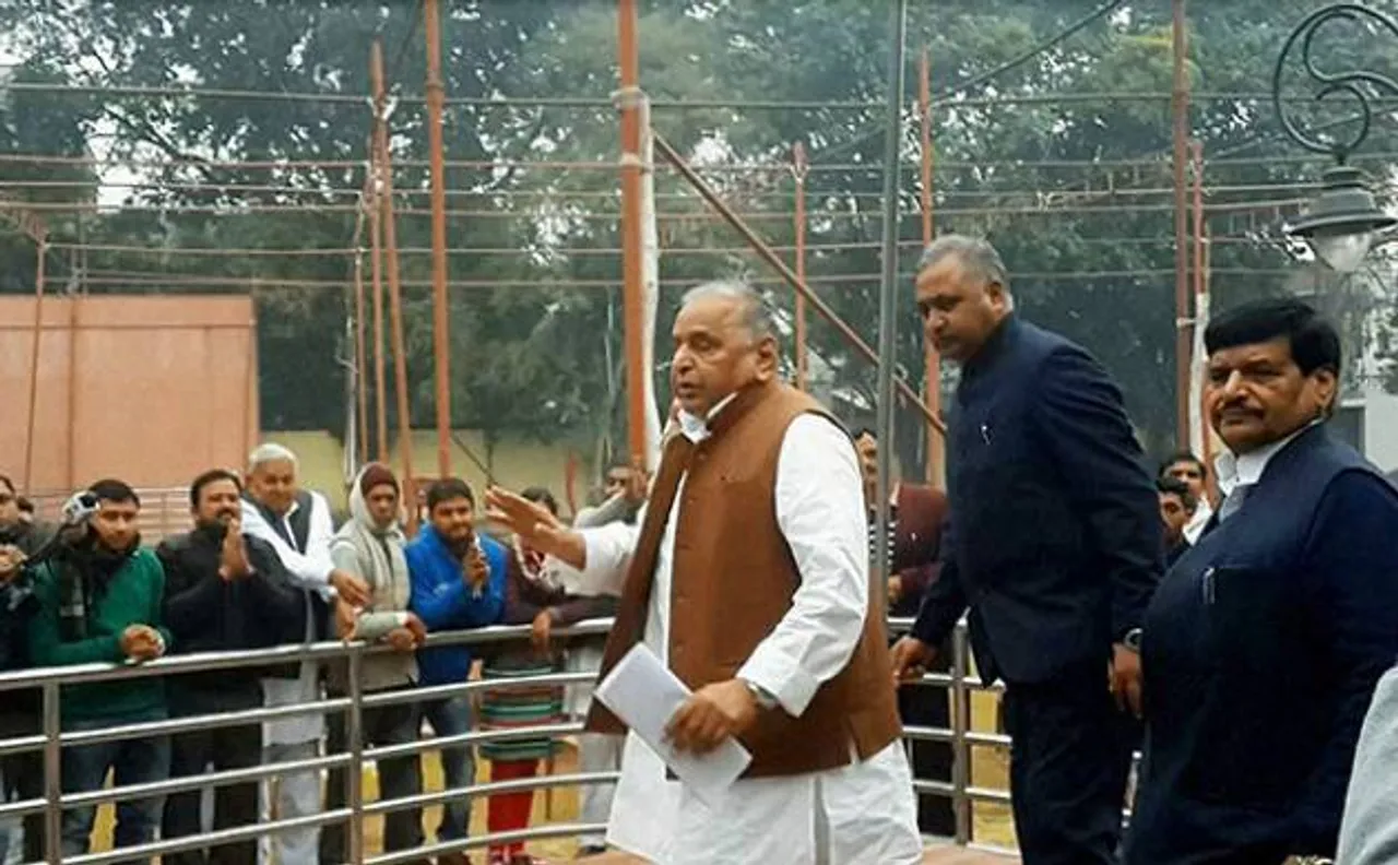 As Samajwadi Party battle rages, workers pray for peace