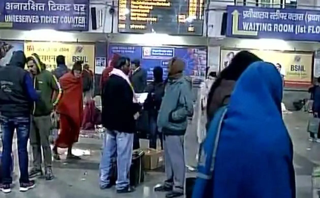 Dense fog engulfs Delhi:  26 trains arriving late, 7 rescheduled and 11 cancelled