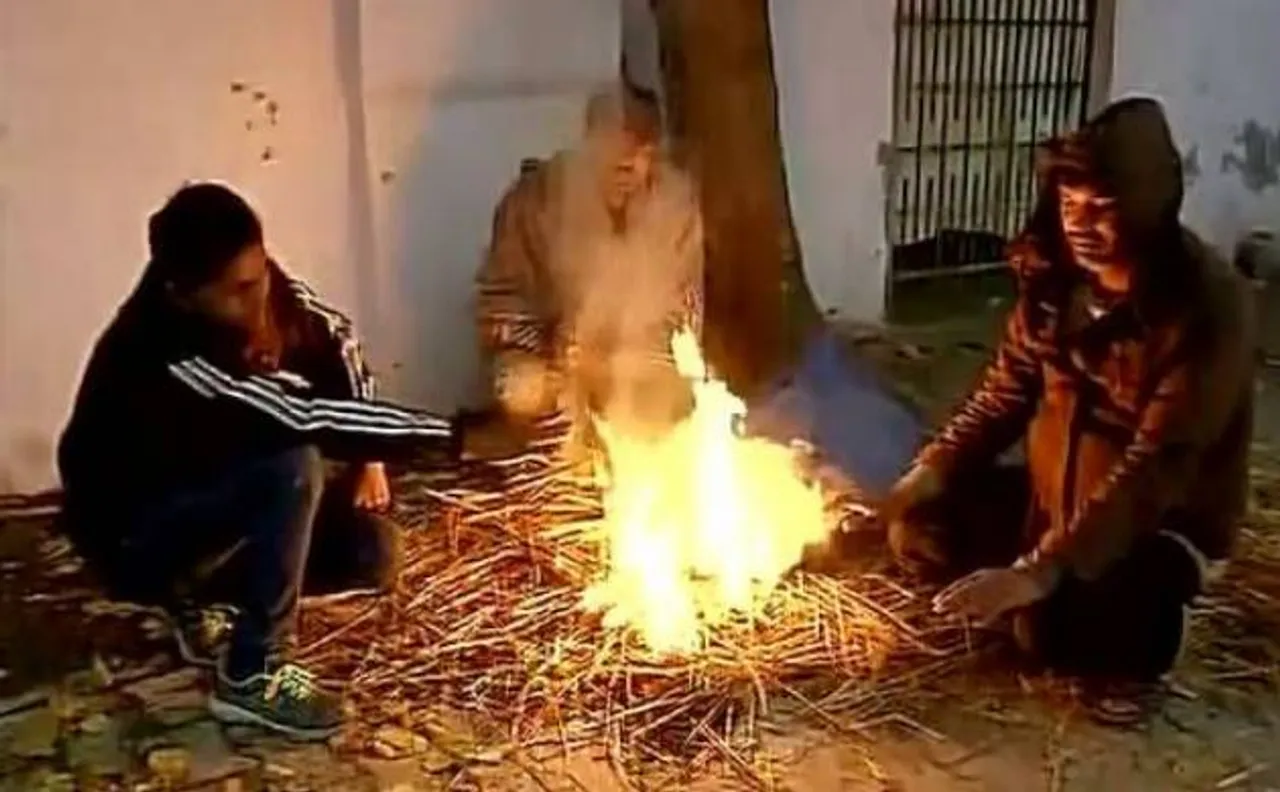 Video: Cold and fog engulf Delhi as minimum temperature dips to 4.2 degrees Celsius