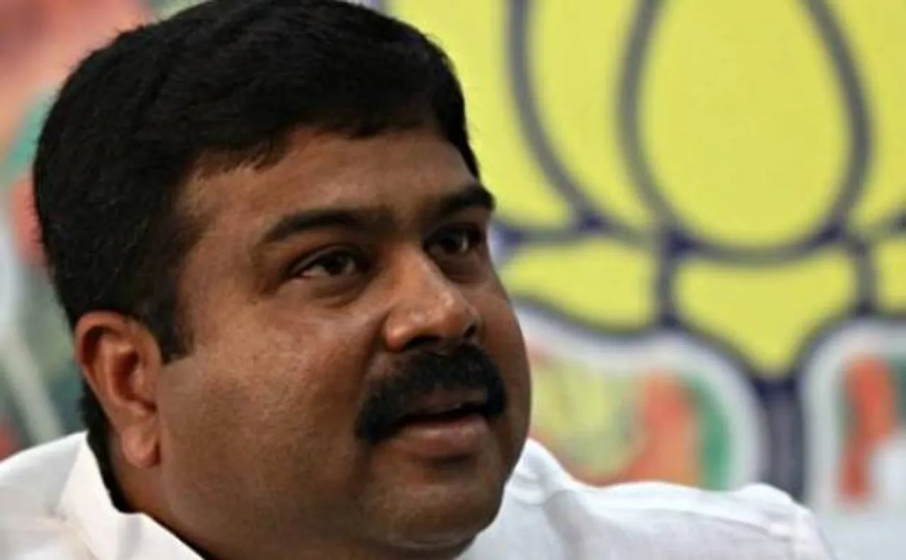 Banks, OMCs to bear card payment charges at petrol pumps, says Dharmendra Pradhan 