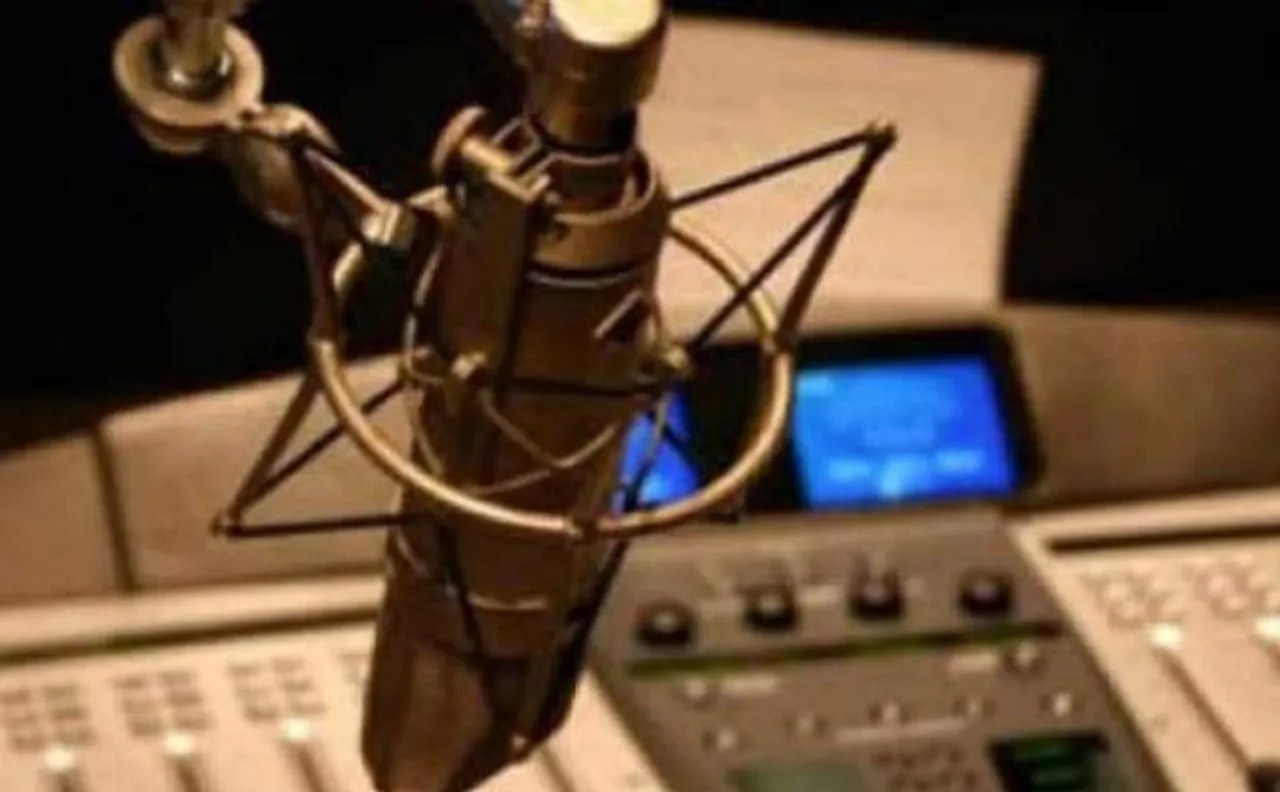 SC seeks govt's reply on allowing private radio stations to broadcast news
