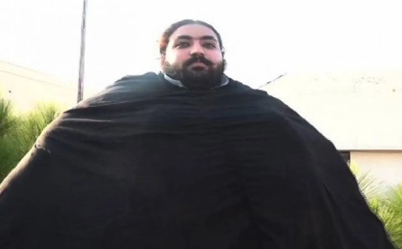Watch: 435kg 'Pakistani Hulk' exhibits raw power, stops tractor from reversing with his bare hands 