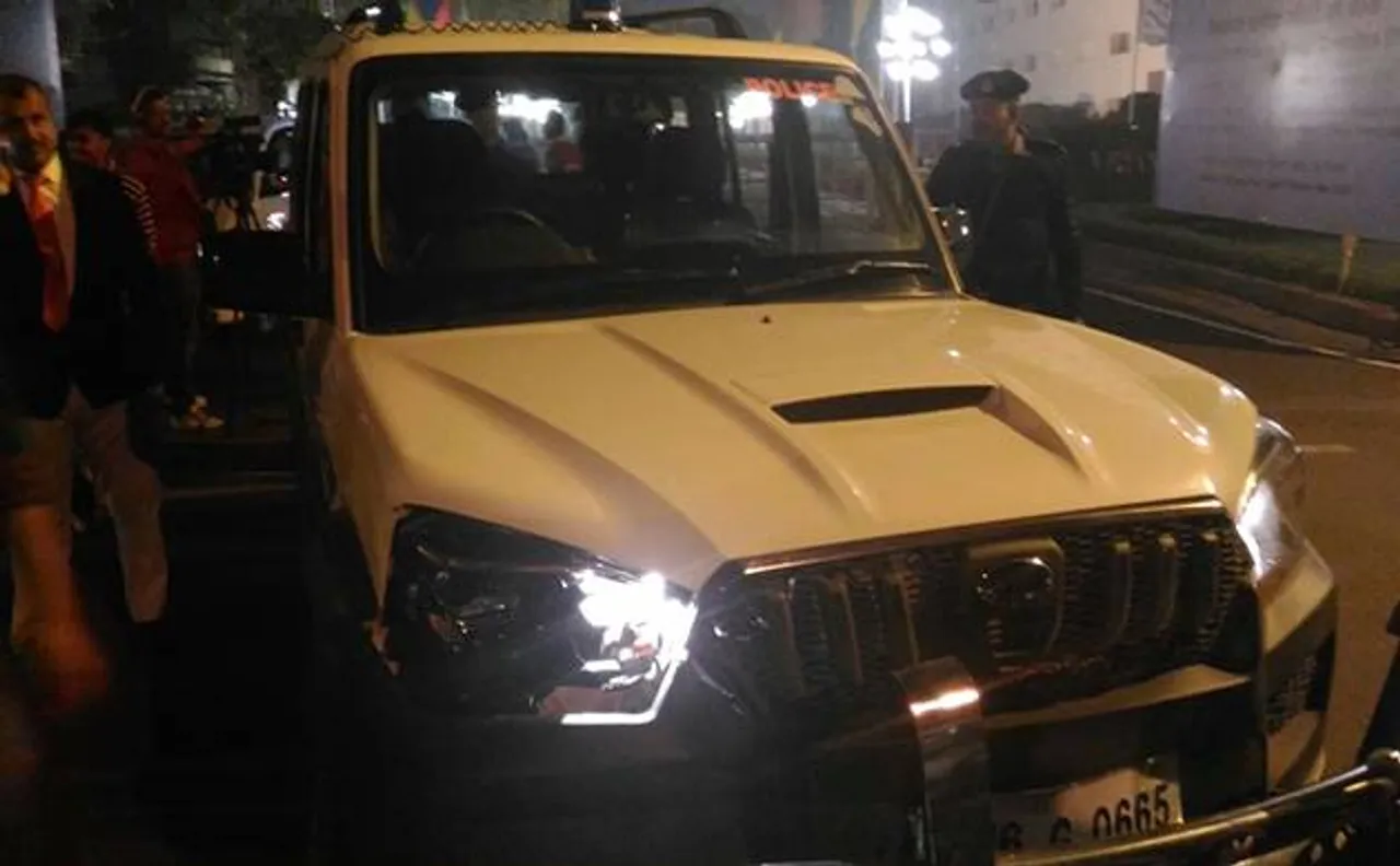 FM Arun Jaitleyâ€™s pilot car collides with WagonR outside Vigyan Bhavan in New Delhi