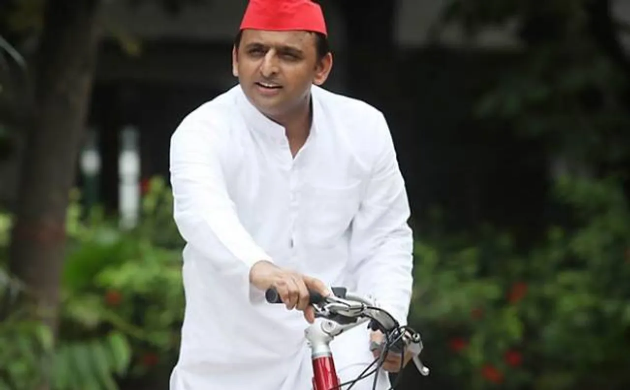 Akhilesh Yadav gets Samajwadi Party and Cycle symbol, seeks Mulayam's blessings ahead of UP Polls