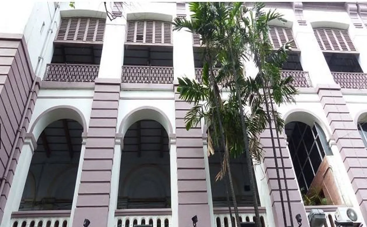 Kolkata | Fire breaks out in Presidency University campus, no casualties  