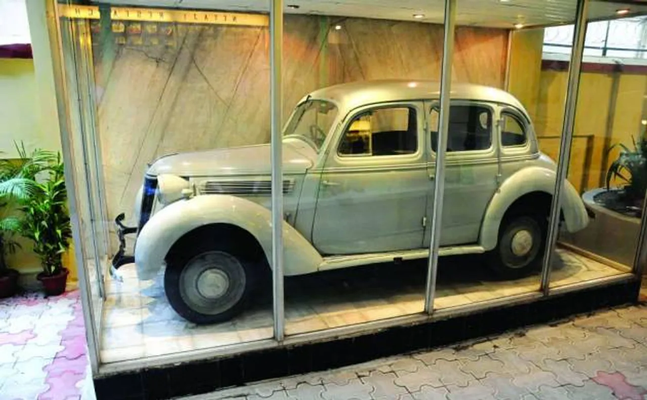President Pranab Mukherjee to unveil Netaji's 'great escape' car on Wednesday
