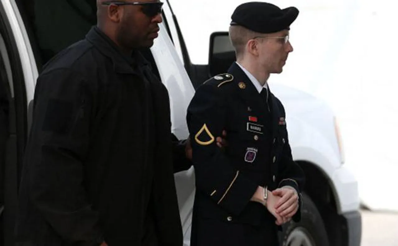 Outgoing President Obama commutes 35-year sentence of Chelsea Manning convicted of leaking classified docs to Wikileaks 