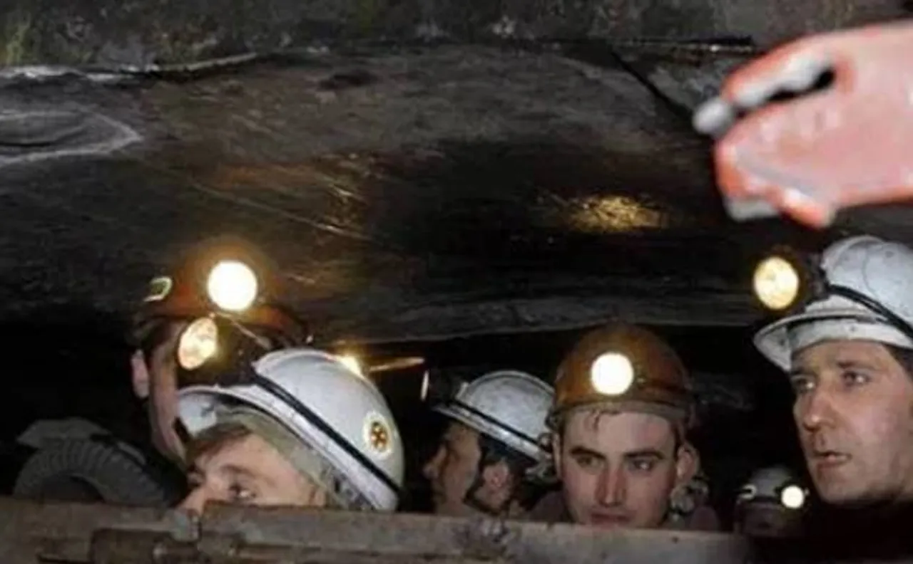 9 workers killed in coal mine collapse in north China's Shanxi Province