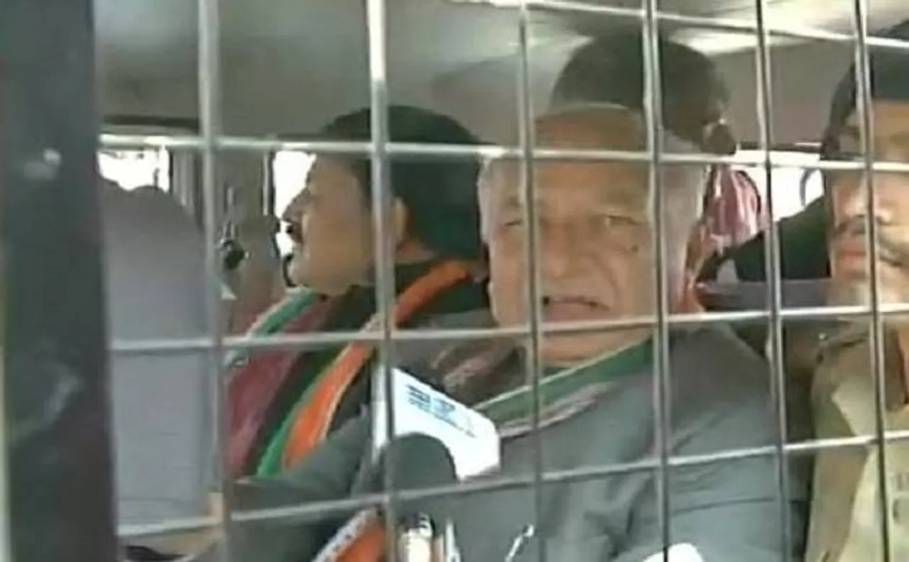 Demonetisation: Congress leaders Sushil Kumar Shinde, Shankersinh Vaghela and Bharatsinh Solanki detained by Ahmedabad cops