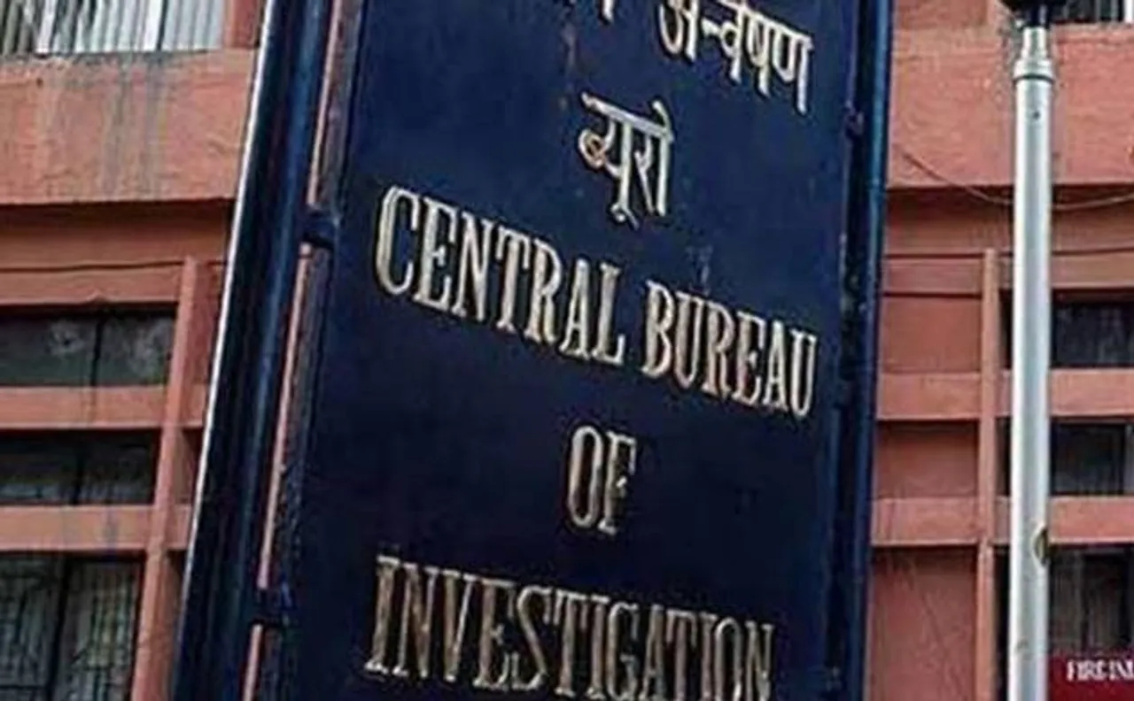 CBI visits Delhi government's info office to probe Manish Sisodiaâ€™s role in alleged irregularities in Talk to AK campaign