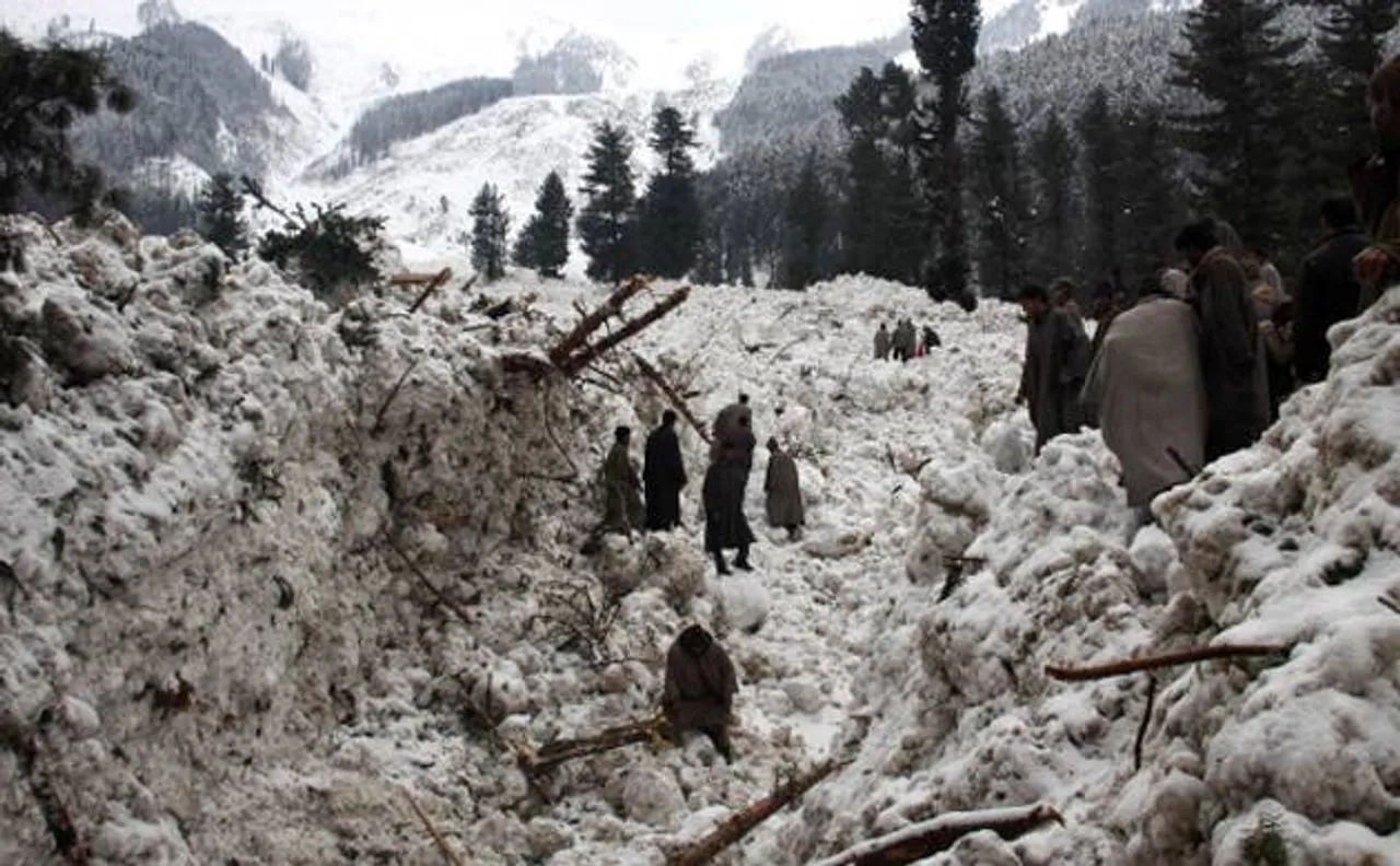Italy avalanche: Woman, four children miraculously saved from hotel rubble