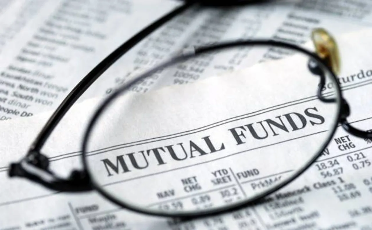 Mutual funds invest Rs 2,700 cr in stocks so far in 2017