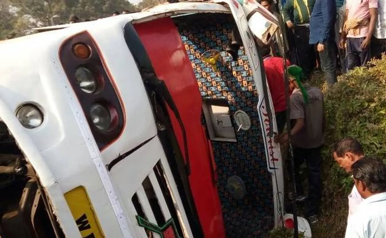 40 tourists injured as bus overturns in Odisha