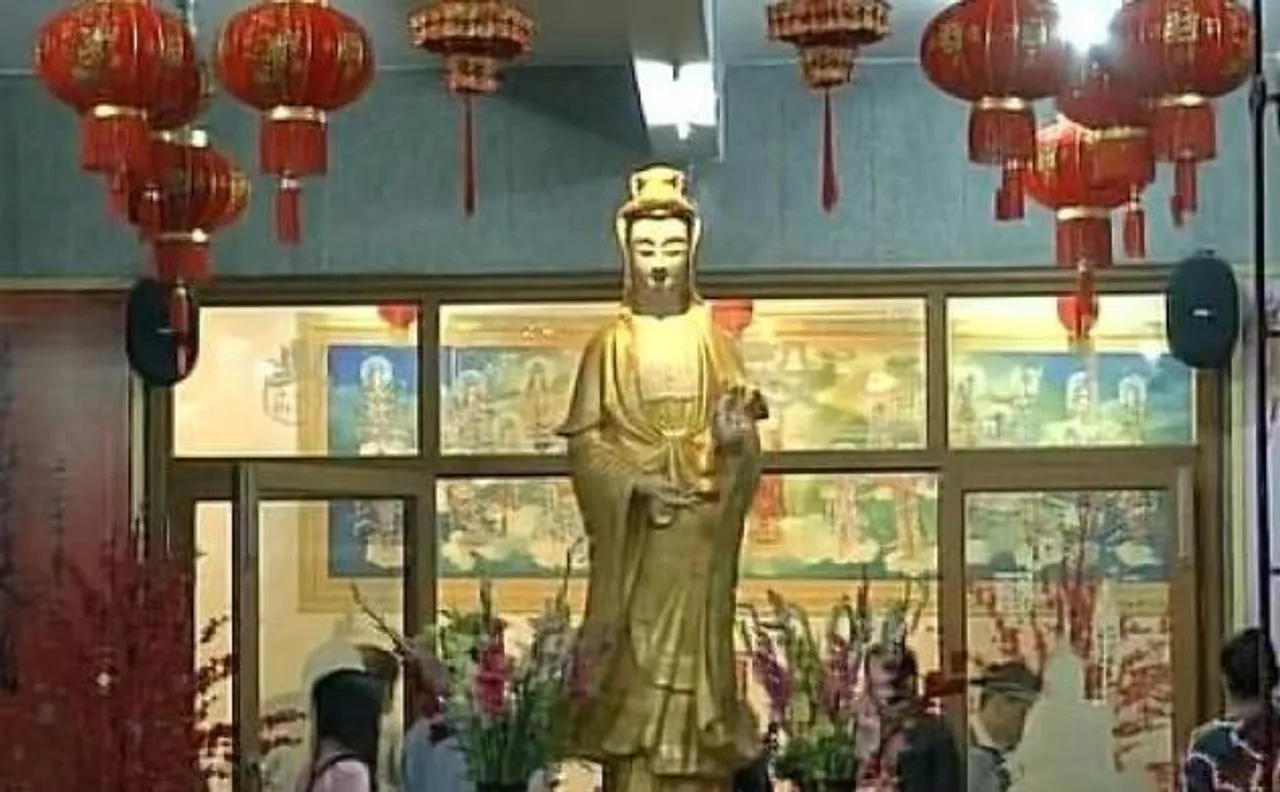 Chinese New Year: People welcome year of the rooster across the globe