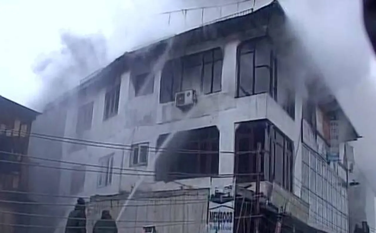 Massive fire breaks out at shopping complex in Srinagar; no reports of injury