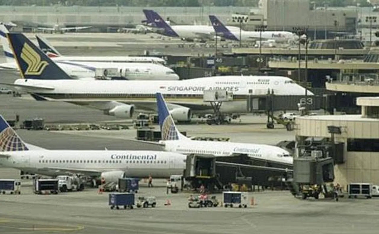 US detains Indian citizen for making bomb threat at an airport 