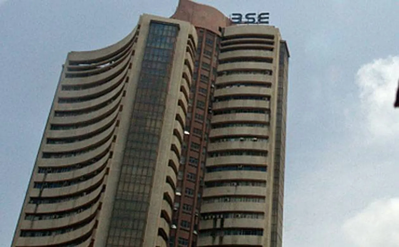 Market breaks 4-day climb before economic survey, budget