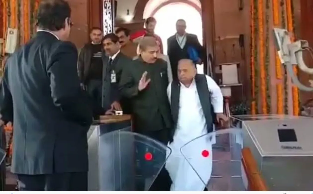 Video | UP Elections 2017: Mulayam Singh Yadav gives blessings to SP-Congress alliance