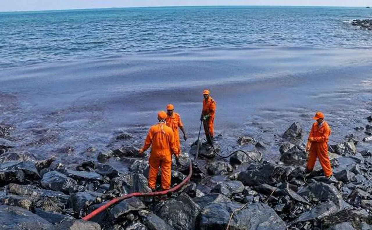 All measures being taken to manage oil spill near Chennai coast, says government