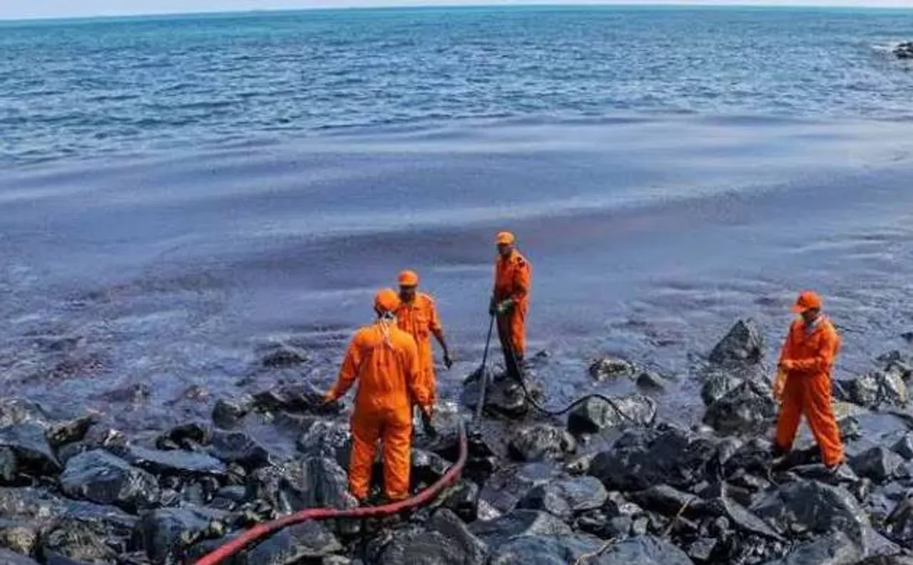 Chennai oil spill spreads amid massive shore clean-up efforts