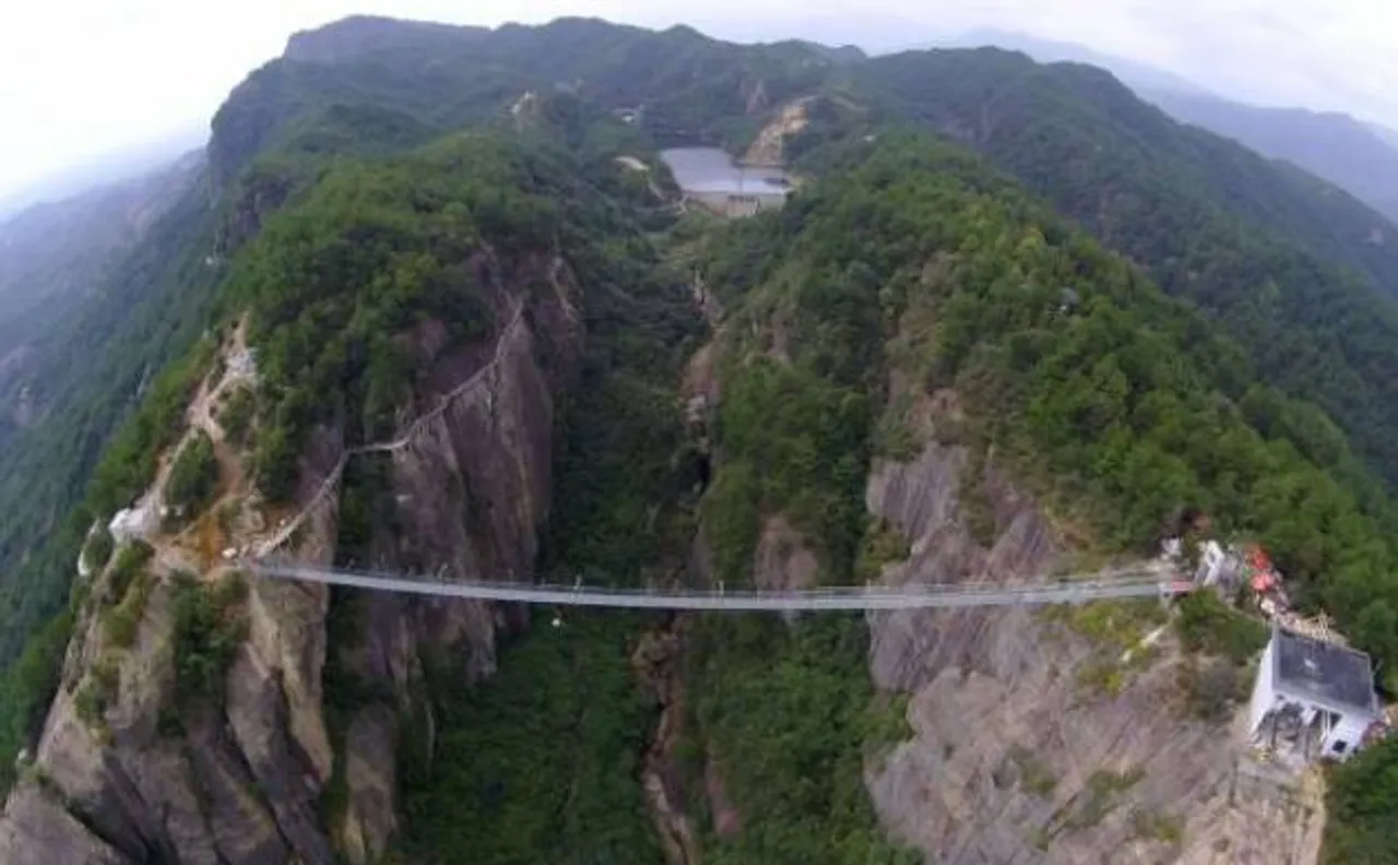 China's tourism industry rakes in USD 61.7 billion in Chinese New Year holidays