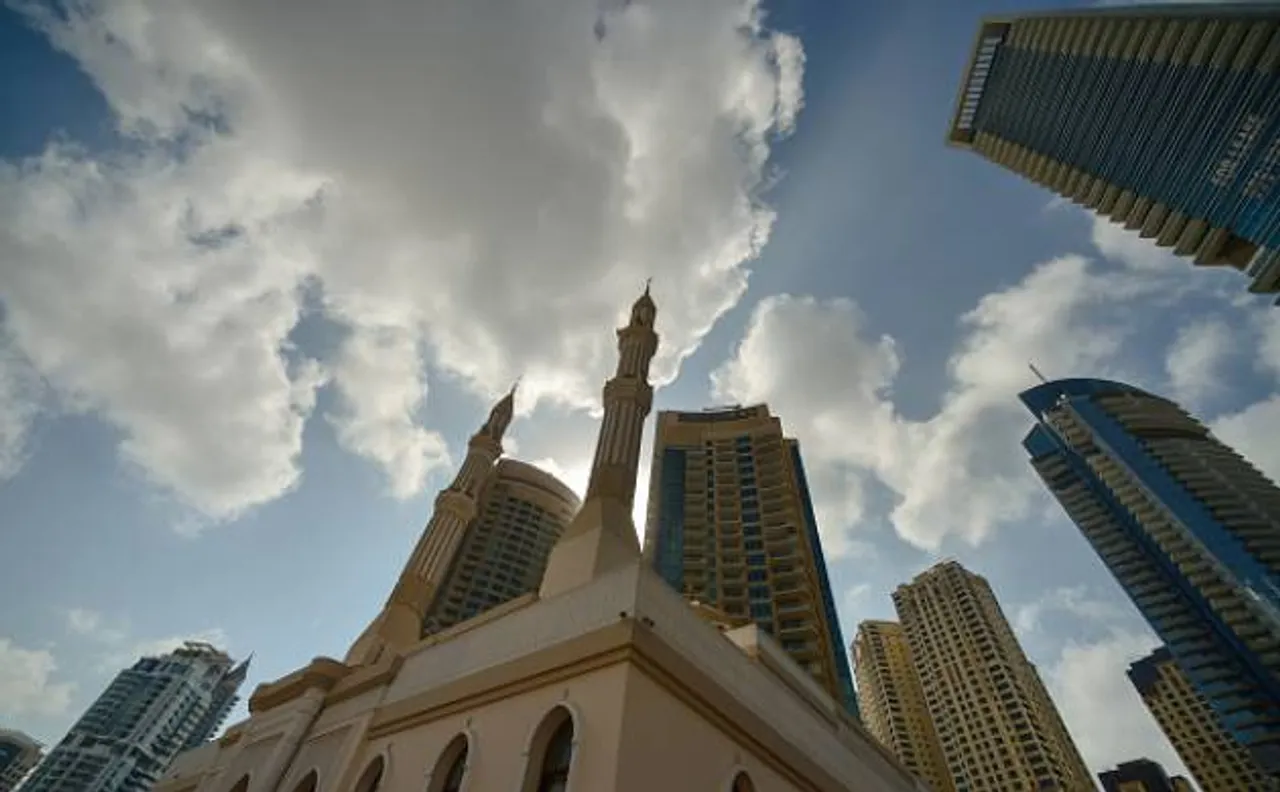 Scientists develop thin, flexible material that can absorb light to keep buildings and cars cool